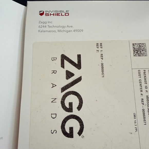 InvisibleShield Screen Protector - Picture 2 of 4